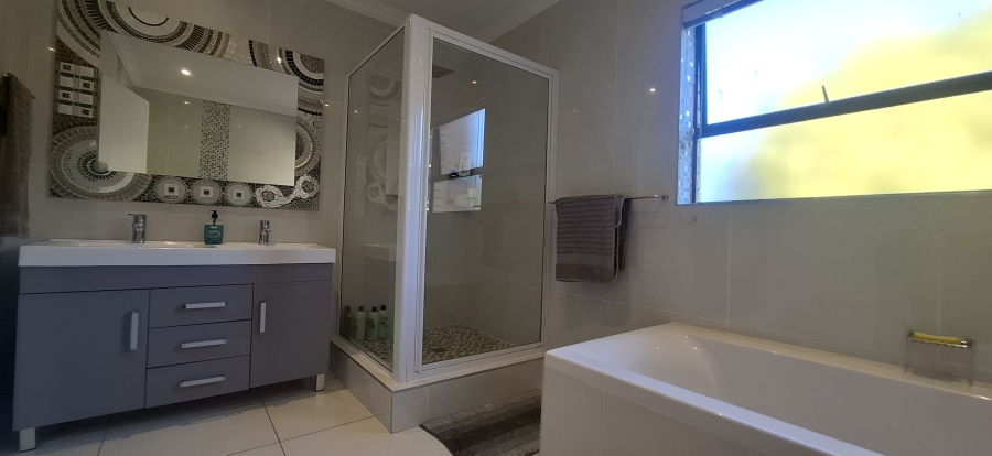 4 Bedroom Property for Sale in Gonubie Eastern Cape